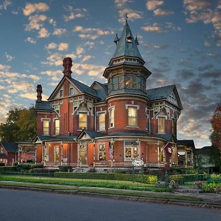 The Empress Of Little Rock Bed & Breakfast Bagian luar foto